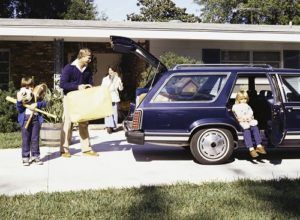 Family going on vacation loading station wagon