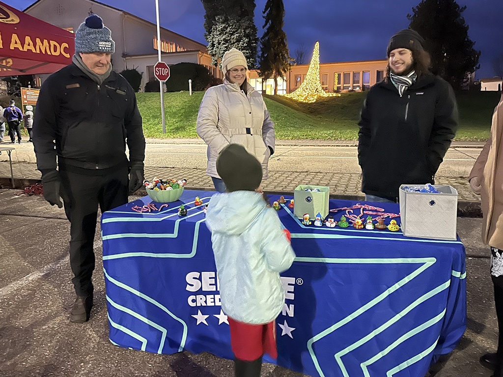 Service CU volunteers helped spread holiday cheer at the Sembach Tree Lighting Ceremony.