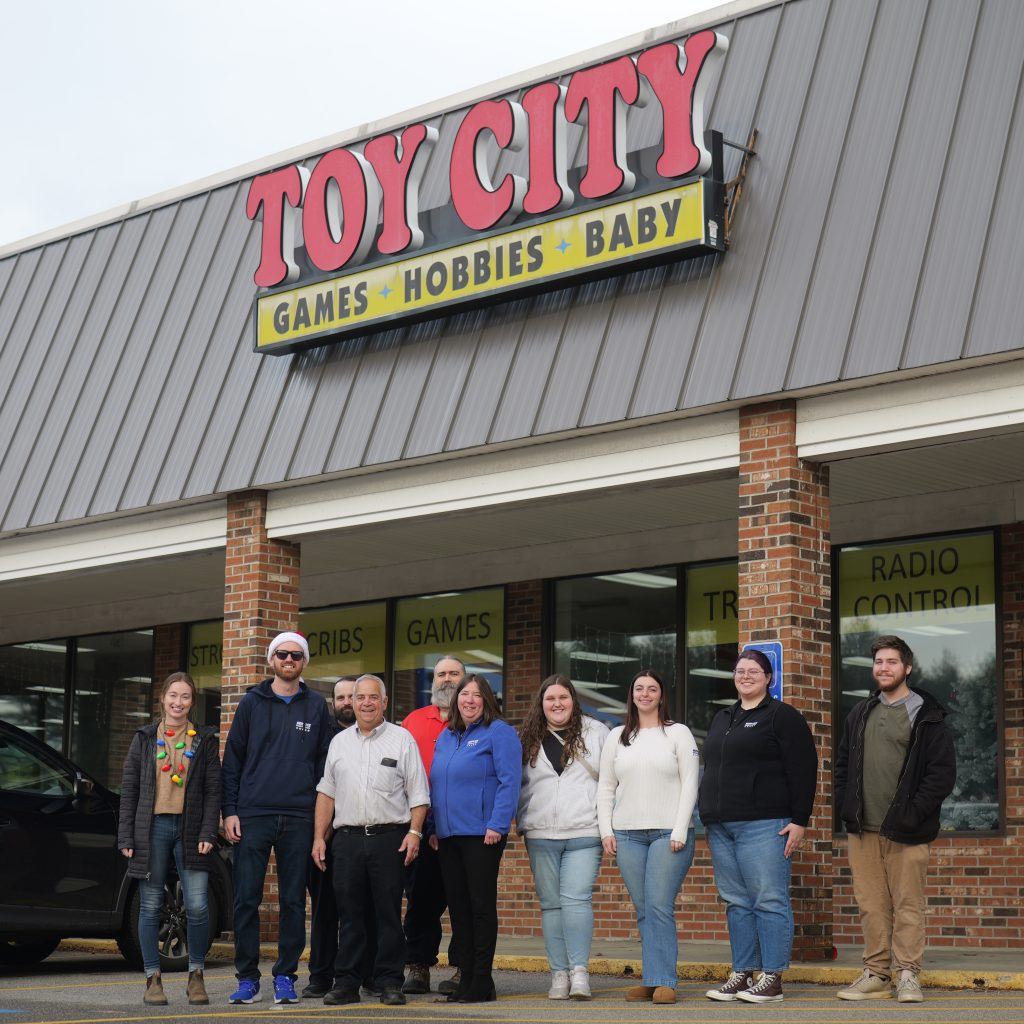 Service CU volunteers at Toy City in Keene, NH.