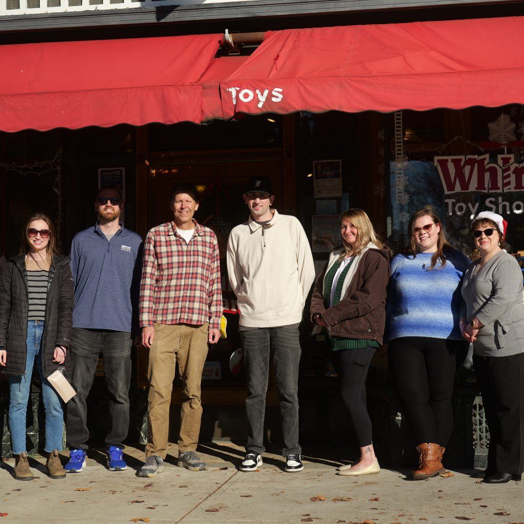 Service CU volunteers at Whirlygigs Toy Shop in Exeter, NH.