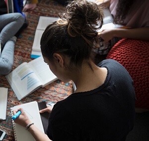 CollegeStudentsStudying