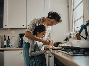 Mother-Daughter-Cooking-min-1